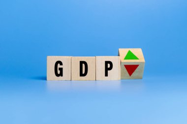 gayri safi milli hasıla ya da gayrisafi yurtiçi hasıla ya da mavi zemin üzerinde kırmızı ve yeşil oklar bulunan GSYİH harf sembolü. Ülkenin büyüme sektörü finans kavramı