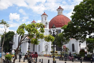 Semarang, Endonezya - 18 Nisan 2024: Kota Lama, Endonezya 'nın sömürgeleştiği Hollanda döneminden kalma klasik ve tarihi yapılara sahip bir turistik bölge..