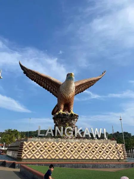 Tayland 'daki ejderha heykeli.