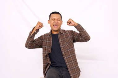 Bir model erkek ifadesi mutlu ve güler, dorr ödülü alır.