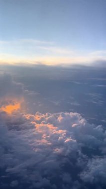 Güzel gün batımı gökyüzü bulutlu