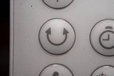 Salıncak simgesi ve bir klima uzaktan kumandasını kapat