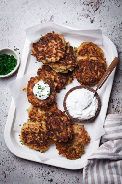 Hanuka Latkeleri - Geleneksel Yahudi patates krepleri.