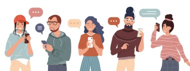 Akıllı telefonlara bakan ve sohbet eden genç, modaya uygun insanlar. Happy Boys ve Girls telefonda konuşuyor ve daktilo ediyor. Kadın ve Erkek Karakterler Koleksiyonu. Düz Çizgi film Vektör İllüstrasyonu.