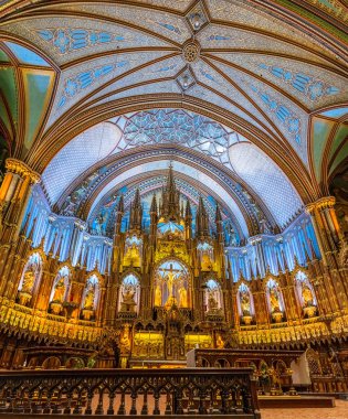 Montreal, Kanada - 5 Eylül 2022 Notre Dame Katedrali. Sunak manzaralı. Yüksek kalite fotoğraf