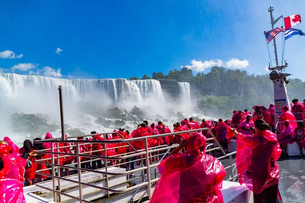Vackra Niagara Falls Den Berömda Falls Båttur Den Kanadensiska Och — Stockfoto