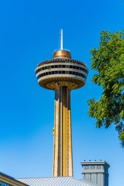 Niagara Şelalesi 'ndeki Niagara Parkı, on, Kanada, Skylon Kulesi manzaralı. Yüksek kalite fotoğraf.