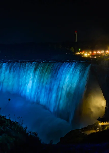 ナイアガラの滝 ナイアガラの滝 カナダのオンタリオ州ナイアガラフォールズの夜のホースシュー滝の景色 高品質の写真 — ストック写真