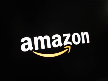 KONSKIE, POLAND - 12 Aralık 2022: Amazon logosu dizüstü bilgisayar ekranında gösterildi