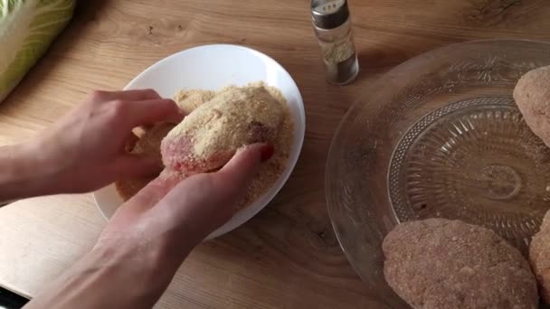 Woman Forms Cutlets Minced Meat Her Hands Sprinkles Breadcrumbs Dinner — Stock Video