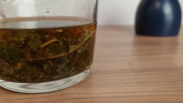 Méregtelenítő Tea Különböző Gyógynövényekből Egészséges Gyógynövénykeverék — Stock videók