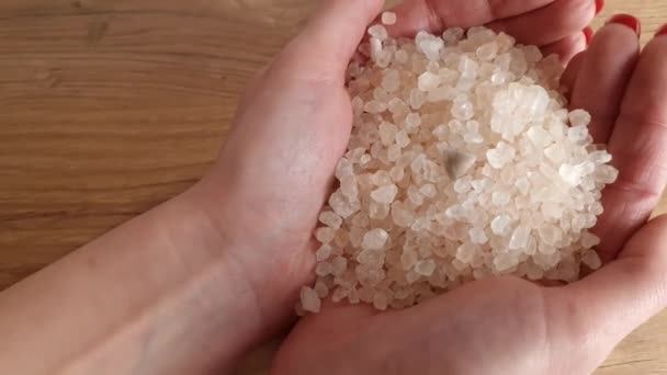 Woman Holds Pink Crystal Himalayan Salt Her Hands — Vídeos de Stock
