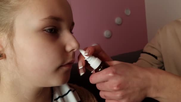 Mother Using Nose Spray Cure Her Little Girl Healthcare Medical — Vídeo de stock