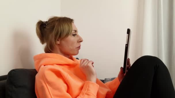 Young Woman Using Tablet Computer Having Nervous Facial Expressions Emotional — Vídeo de stock