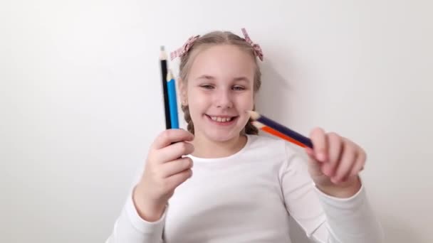 Beautiful Little Caucasian Girl Holding Multicolor Crayons Children Education Concept — Stockvideo