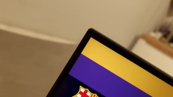 Konskie Польша Апреля 2023 Официальный Сайт Барселона Отображается Экране Ноутбука — стоковое видео