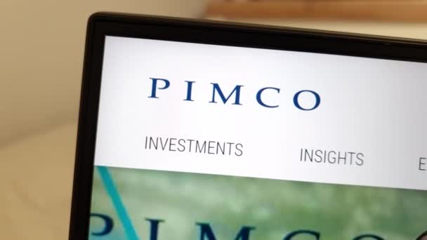 Konskie Polen April 2023 Website Der Investitionsverwaltungsgesellschaft Pimco Auf Dem — Stockvideo