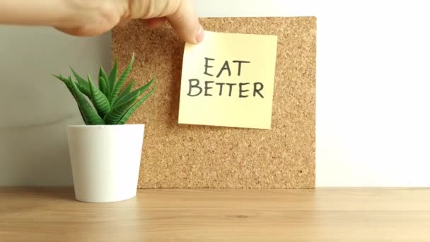 Nota Papel Con Texto Comer Mejor Tablero Anuncios Corcho Alimentación — Vídeos de Stock