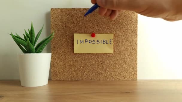 Zakenman Hand Verandert Woord Onmogelijk Mogelijk Motief Inspirerend Concept — Stockvideo
