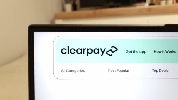 Konskie Polen April 2023 Nettsted Clearpay Betalingsplattformen Som Vises Bærbar – stockvideo