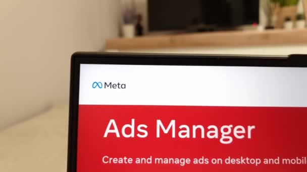 Konskie Polen April 2023 Meta Ads Manager Website Weergegeven Laptop — Stockvideo