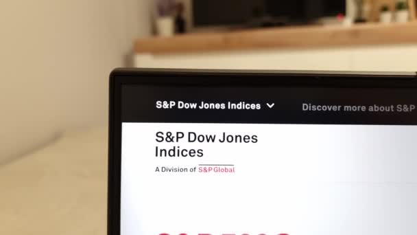 Konskie Poland Квітня 2023 500 Dow Jones Indices Екрані Ноутбука — стокове відео