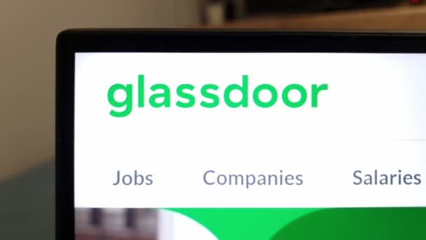Konskie Lengyelország Április 2023 Glassdoor Website Displayed Laptop Computer Screen — Stock videók