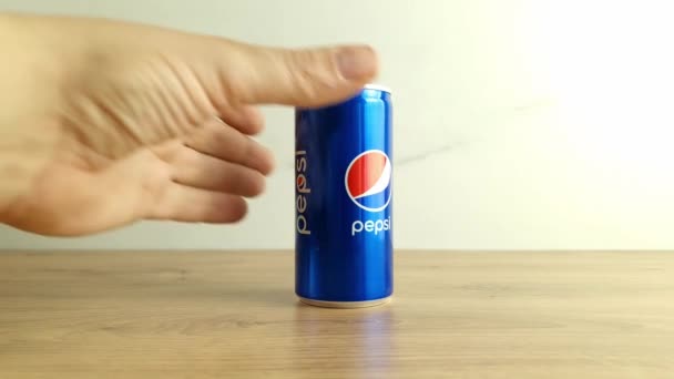 Konskie Poland April 2023 Hand Catching Can Pepsi Beverage — Stock Video