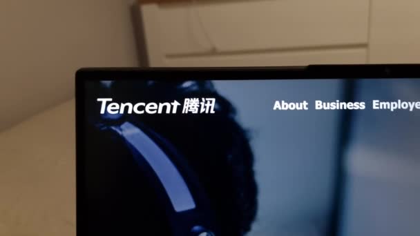 Konskie Poland May 2023 Tencent Chinese Conglomerate Website Displayed Laptop — Stock Video