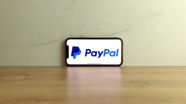Konskie Polen Mei 2023 Paypal Betaalprocessor Logo Weergegeven Mobiele Telefoon — Stockvideo