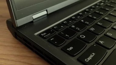 Esc tuşu siyah klavyede. Teknoloji konsepti