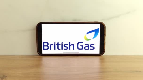 コンスキー ポーランド 2023年5月28日 英国のガスエネルギー会社のロゴが携帯電話の画面に表示されます — ストック動画