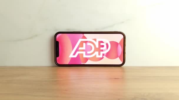 Конске Польша Июня 2023 Года Логотип Компании Adp Inc Automatic — стоковое видео