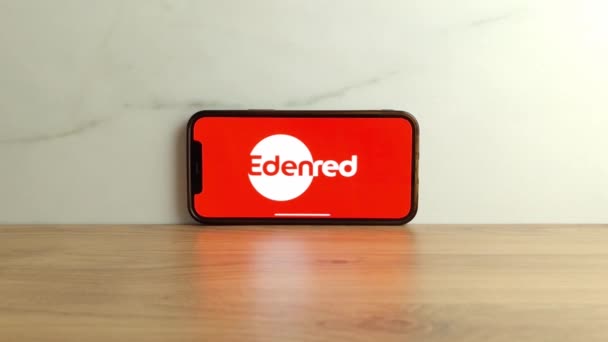 Konskie Polen Juni 2023 Edenred Företagets Logotyp Visas Mobiltelefonskärmen — Stockvideo