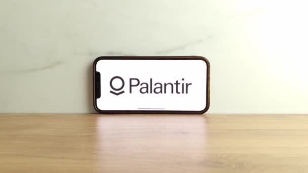 Konskie Polen Juni 2023 Firmalogo Palantir Technologies Vist Mobilskjerm – stockvideo