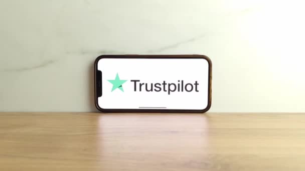 Konskie Lengyelország Június 2023 Trustpilot Reviews Website Logo Displayed Mobile — Stock videók