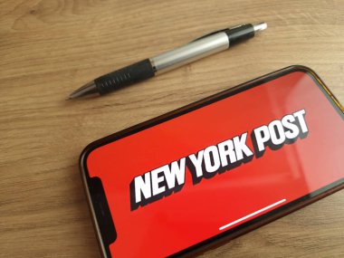 Konskie, Polonya - 24 Haziran 2023: New York Post gazetesi logosu cep telefonu ekranında gösterildi