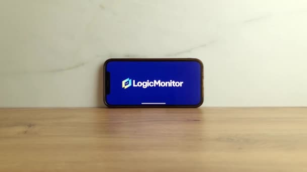 Konskie Polska Lipca 2023 Logo Platformy Logicmonitor Wyświetlane Ekranie Telefonu — Wideo stockowe