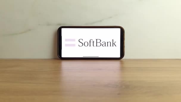 Konskie Polen Juli 2023 Softbank Group Corp Logo Weergegeven Mobiele — Stockvideo