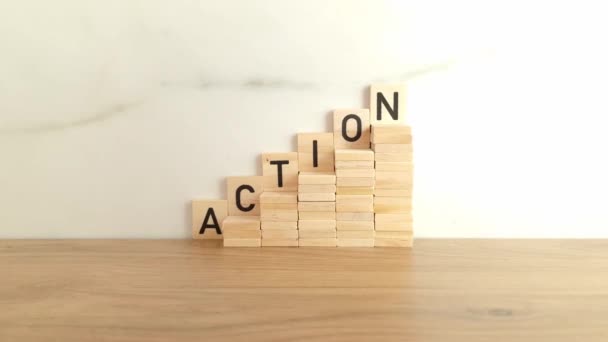 木製のブロックから作られた言葉のアクション 事業概念 — ストック動画