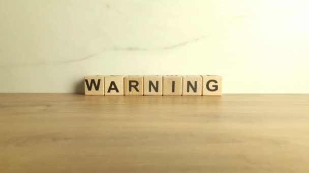 Wortwarnungen Aus Holzklötzen Konzept Unternehmerischer Und Finanzieller Risiken — Stockvideo