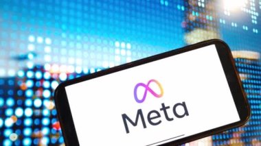 Konskie, Polonya - 02 Ocak 2024: Cep telefonu ekranında Meta Platformları logosu gösterildi