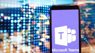 Konskie, Polonya - 02 Ocak 2024: Microsoft Ekip logosu cep telefonu ekranında gösterildi