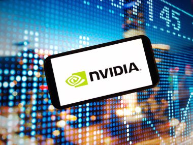 Konskie, Polonya - 03 Ocak 2024: Nvidia şirket logosu cep telefonu ekranında sergilendi