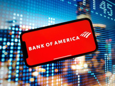 Konskie, Polonya - 3 Ocak 2024: Bank of America şirket logosu cep telefonu ekranında sergilendi