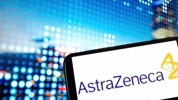 Konskie Polen Januari 2024 Astrazeneca Plc Företagets Logotyp Visas Mobiltelefonskärmen — Stockvideo