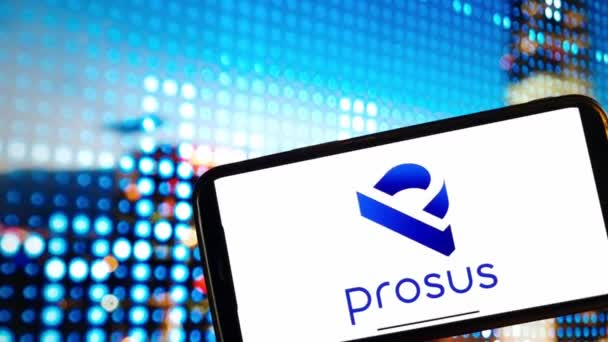 Konskie Polonya Ocak 2024 Prosus Şirket Logosu Cep Telefonu Ekranında — Stok video