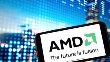 Konskie, Polonya - 04 Ocak 2024: AMD Gelişmiş Mikro Cihazlar Şirketi logosu cep telefonu ekranında sergilendi
