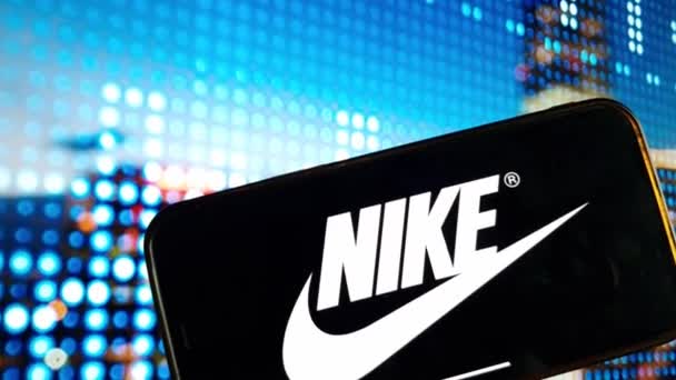 Konskie Polônia Janeiro 2024 Logotipo Empresa Nike Exibido Tela Telefone — Vídeo de Stock