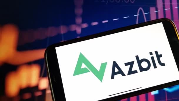 Konskie Polen Januari 2024 Azbit Cryptogeld Uitwisseling Logo Weergegeven Smartphone — Stockvideo